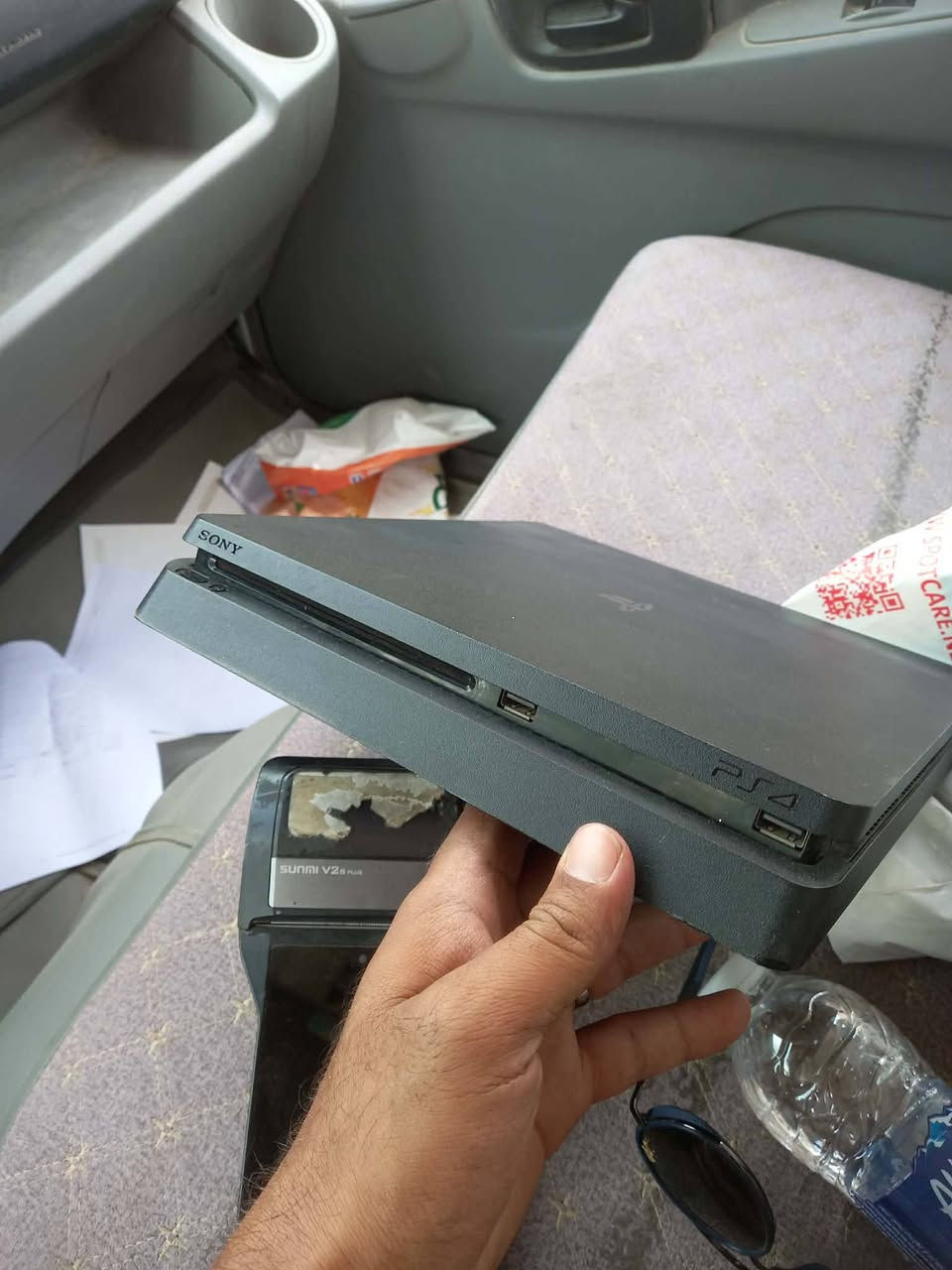 سلام عليكم بلي 4سلم للبيع نضام13.50الجهاز مفتوح نضيف كلشي مابي ويا اقراص بيس 2020وكولف ديوتيwwll وبي العاب مخزنة سعرة 225وبي مجال مكاني المحمودية حي العسكري‏‪***********‬‏ للتواصل عل رقم
