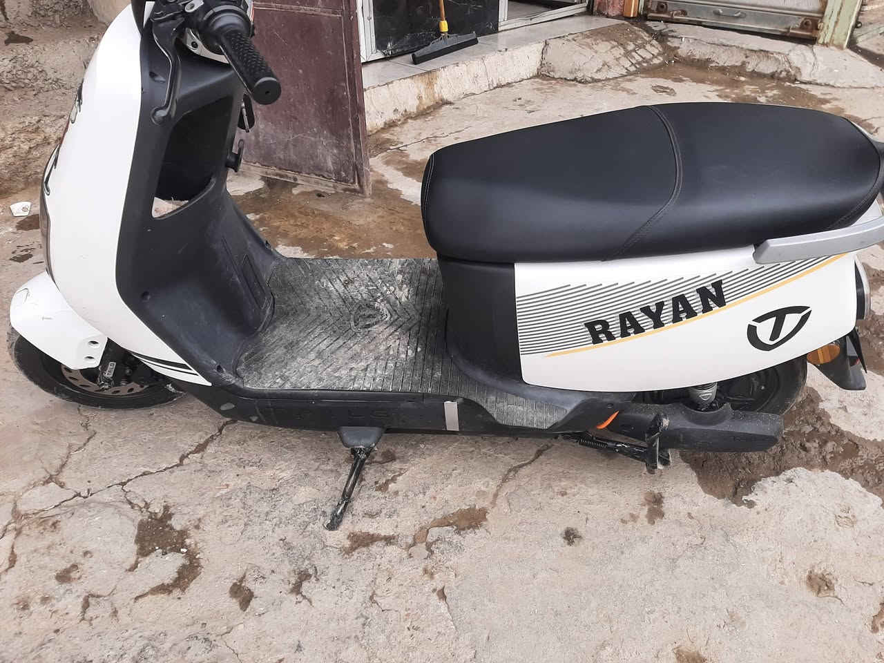 سلام عليكم دراجة شحن يتسلا جديدة مديل 2025 نضيفة جدا لايت عالي ناصي بريك خلفي أمامي مرايات موجودات لون اسود سعر مليون وربع بي مجال بصيط مكان بغداد العبيدي رقم الهاتف ***********
