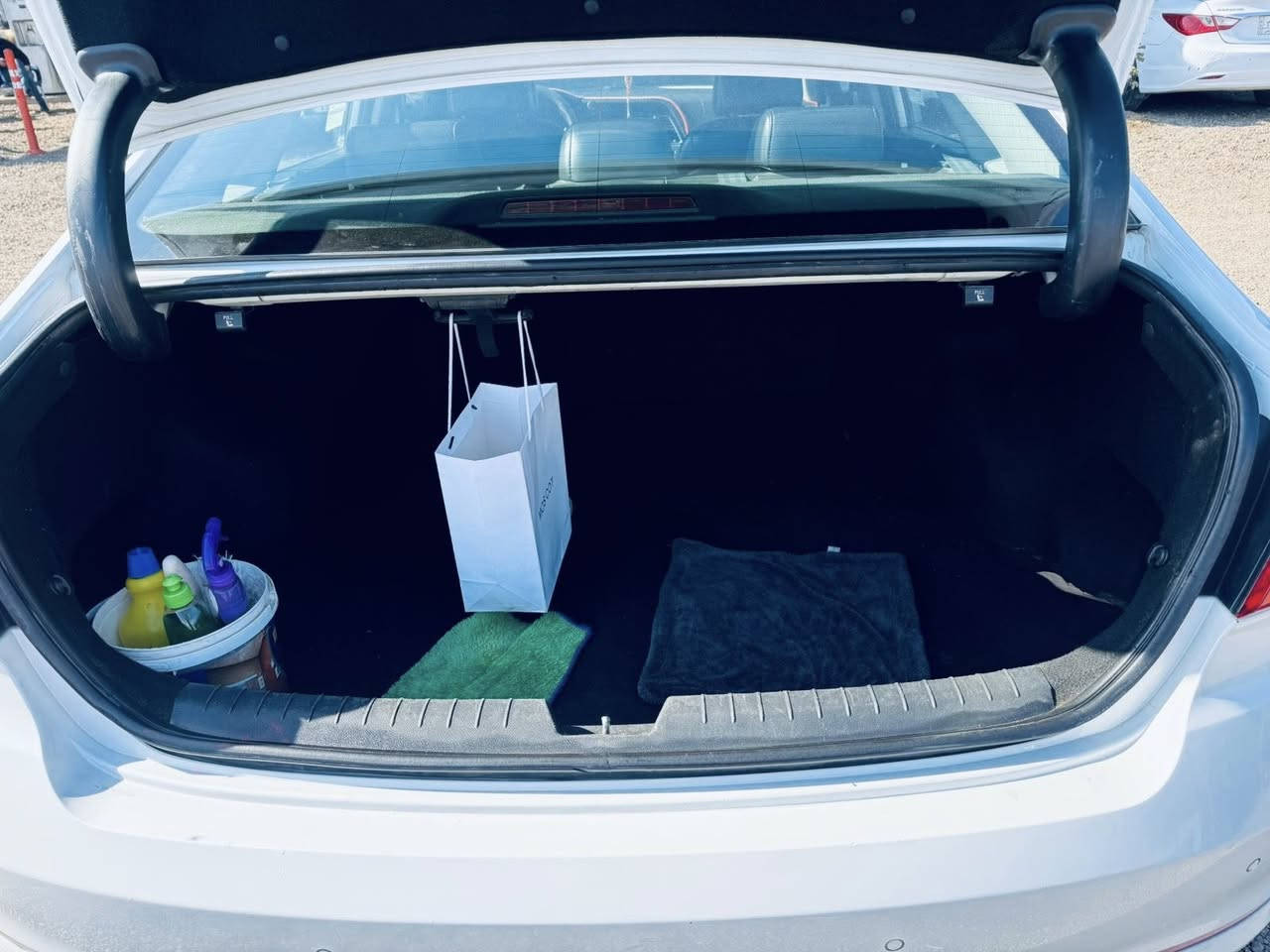 السلام عليكم للبيع سوناتا موديل 2017 وارد امريكي مواصفات sports قطعتين صبغ بدون دواخل جاملغ الامامي والبنيد صبغ فقط عداد الماسافة 120000 ميل 
المواصفات 
كشنات جلد كهرباء تدفئه 
داخل اسود
بصمة
فتحة سقف
شاشه كبيره
محرك 2400
مواصفات السبورت المعروفة
السعر 13700$ قابل للتفاوض 
مكان السياره الفلوجة
للتواصل ***********
