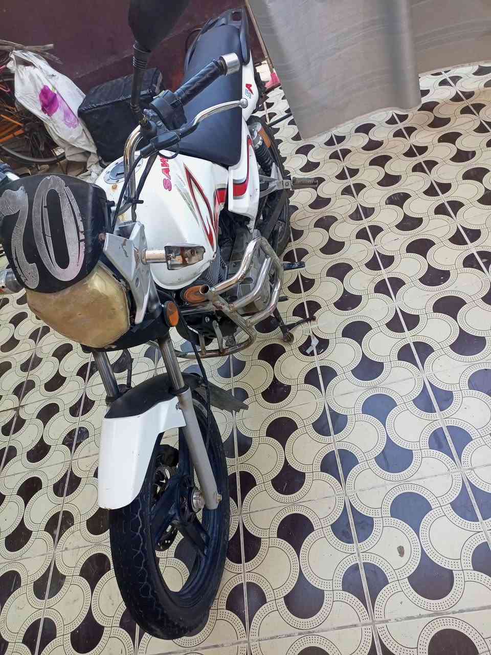 سلام عليكم سنكي للبيع موديل 18 كوم حديد ب500وجوة ل 450مابيع ودراجة شؤفت لعين ***********

