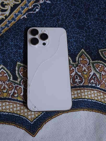 بعد اذن اداره الكروب
ايفون 16 برو ماكس
جهاز فقط كسر بالظهر
كله على وضع الشركه بطاريه 93
السعر مناسب 
1100 وبي مجال 
للاستفسار 
***********
