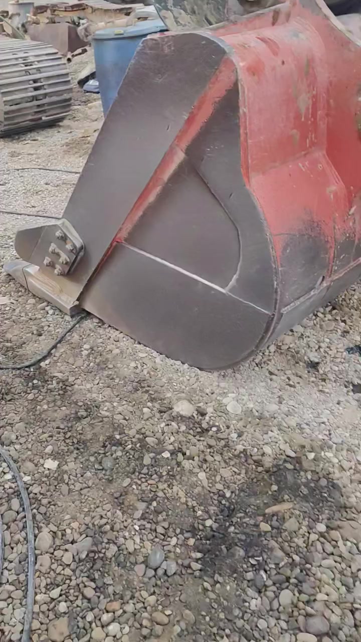 كيله حفاره هيتاشي حجم 240حديد ثقيل ترهم على الحفاره 280 عرض راس الجب 44سانتيم***********
