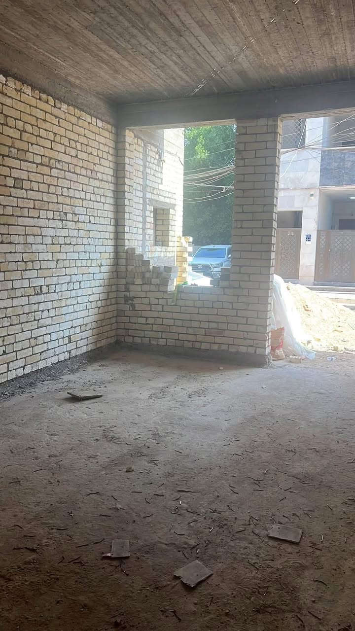 المنصور حي دراغ  محلة٦٠٣ ز ٣٨  دار يكل للبيع مساحته ١١٢ واجهة ٥ نزال ٢٢ ونص  يحتوي على ٣ نوم وصاله ومطبخ وخدمات ٢ مكتب القمة الذهبي للاستثمار العقاري*********** في سعر مناسب
