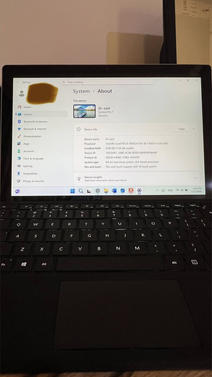 � للبيع | Microsoft Surface Pro 7
جهاز عملي وخفيف، مناسب للدراسة، العمل المكتبي، التصفح، وقراءة الملفات.

المواصفات:

 • 💻 الموديل: Surface Pro 7
 • ⚙️ المعالج: Intel Core i5-1035G4
 • 🧠 الذاكرة (RAM): 8GB
 • 🖥️ الشاشة: لمس (Touch Screen) – تدعم القلم
 • ⌨️ الكيبورد: أصلي قابل للفصل مع اضاءة للأزرار
 • 🖊️ يدعم القلم الإلكتروني
 • 🪟 النظام: Windows 11
 • 🔋 بطارية جيدة
 • 🎒 خفيف وسهل الحمل (تابلت + لابتوب)

الحالة: استخدام نظيف، كلشي شغال بدون مشاكل
👌

توصيل لكل المحافظات 
💰 السعر: (٥٠٠ الف )
يوجد قلم مايكروسوفت اصلي ب ٥٠ الف 
📩 للتواصل خاص


**إذا كنت صاحب هذا الإعلان وتريد حذفه لأي سبب، رجاءا أرسل رسالة إلى الدعم الفني**