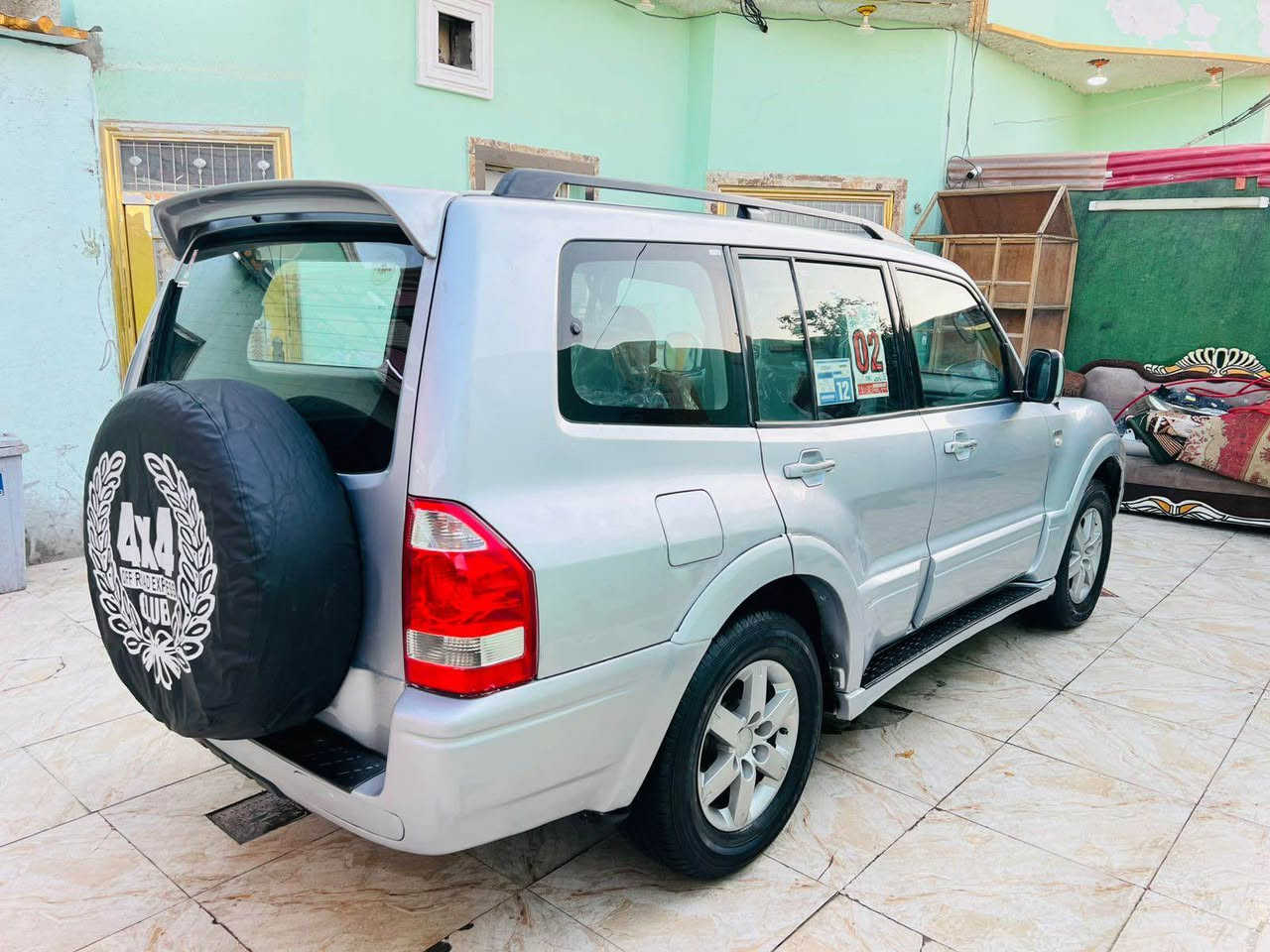 السلام عليكم للبيع سيارة باجيرو مديل 2006 خليجي فول مواصفات رقم انكليزي كفالة من الكص والنقل والضربة والصبغ مكينة وكير بلاد مكفولات حدادة مية بالمية تخم تاير ويل كب جديد مرايات شفط اريل كهـربائي لايت زنون تبريد 3 قطع فول شاشة تاب اصلي مضخمات سيارة جاهزه من كلشي كهربائيات كلها شغالة العنوان البصرة مصفى النفط السعر 83 
*********** البصرة, العراق
