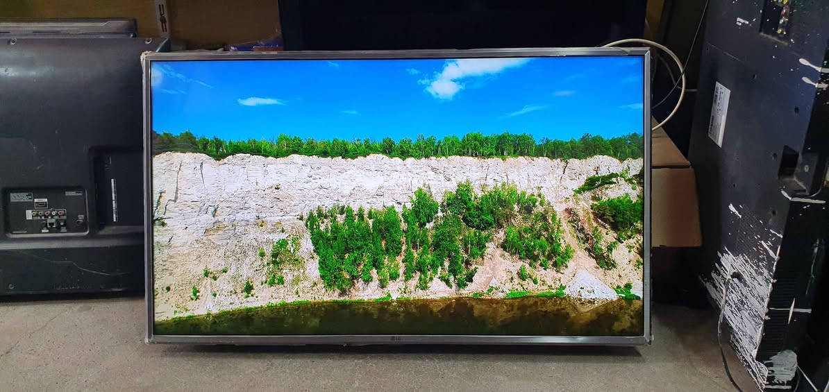 تەلەڤیزۆنی LG سمارت HDR قەبارە 43 مۆدێل LK6100PVA
2018 نرخی 180000 خاوێنە سەتەلایتی تێدایە لە هەولێرە
پەیوەندی بکەن بە واساپ و ڤایبەر *********** أربيل, العراق
