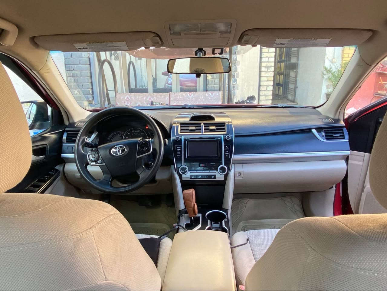 تويوتا كامري
موديل 2014 
رقم بصرة 
محرك 4 سلندر 2500 

مواصفات السيارة LE
/ تحكم ستيرن / شاشة / كامرة خلفية / زنون بلادي /
/ نضام ايكو اقتصادي / دبل ايرباك / مثبت سرعة / 
/ مانع انزلاق / كرسي السائق كهرباء  / سايد بريك رجل /

وارد امريكي // بجم كبس
حادثه بالمنشور  ايرباك بردة فقط  
حالياً بيها بارد جاملغ عكس السائق مع خدوش بسيطه

السيارة كاملة بدون كل نقص

محرك + كير + صدر  مكفول + تخم تاير جديد 

السعر 130$ وبيها مجال

مكاني بغداد 
*********** بغداد, العراق
