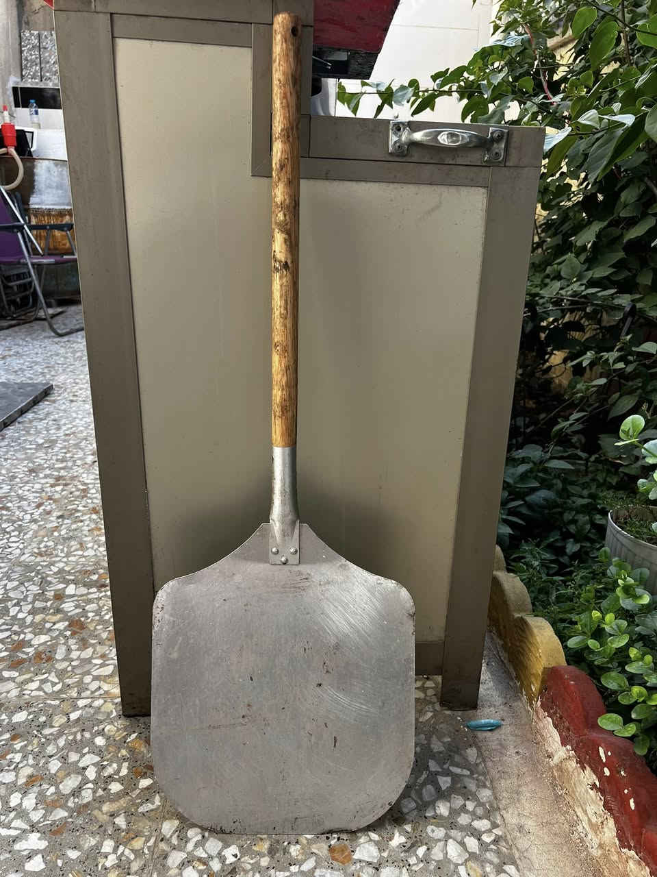 غراض مطاعم للبيع باسعار مناسبة جداً كلهن نظيفات جداً مع فريزر اخ الجديد بعده بغاز الوكالة للتواصل على الرقم ***********
