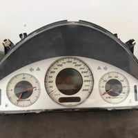 عداد w211 E55 كله شغال بي الإضاءة مالته تعبانه   الي يخدمة يتصل 077504...