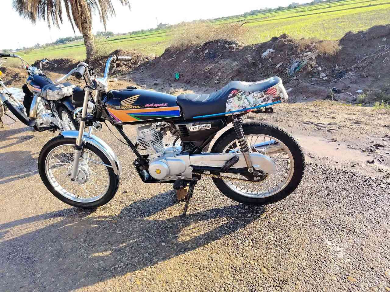 سلام عليكم دراجه للبيع كلك كلك دراجه نضيفه وحلوه مبدل  فقط بستم السعر 450 شراي يتصل ***********@ المو شراي لا يدخل خاص ماكن شطره بني زيد
