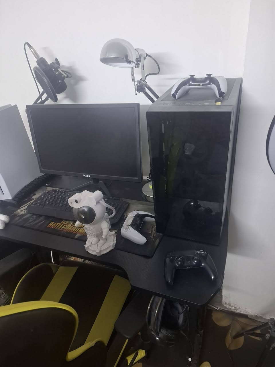 Pc  كامله للبيع
Core i5 10400F
مذر بورد PRIME H510M
RAM DDR4 8x2 3200
NVIDIA GEFORCE RTX 2060 6G
هارد عدد 2
1.ميكانيكي HDD 1000
M.2.256.2
بورسبلاي 750 
Windows 11pro
الشاشه MASS
حجم 24
75هرتز الدقه FHD1920/1080
ubs مكسما 1500
ماوس ريزر 
باد ماوس
كامره
كيبورد 
سماعات رأس محيطيه
سماعه مضخم
الكيس تحكم الوان
مكاني بغداد الخطيب ***********
