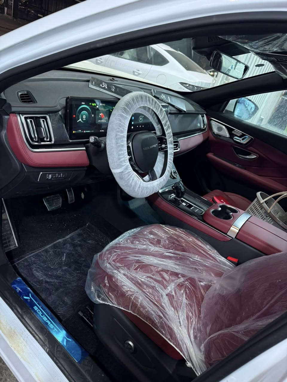 ‼️‼️رجع توفر من جديد‼️‼️
⁨ سوئيست S07 1.6L PREMIUM

الموديل: 2026 (خليجي)
العداد: صفر كيلو متر
المحرك: 4 أسطوانات 1.6L تيربو 197 حصان
العزم (نيوتن-م.): 290
ناقل الحركة: اوتوماتيكي دبل كلاتش من 7 سرعات
استهلاك الوقود: 8 لتر لكل 100 كم

الضمان الأساسي: 6 سنوات أو 200,000 كم (أيهما أولا)
ضمان المحرك: 10 سنوات أو 1،000،000 كم (أيهما أولا / للمالك الأول)

السعر : 27,900,000 دينار عراقي ( بدون رقم ) 

المواصفات:
*إطارات قياس 20 إنچ
*فتحة سقف بانوراما 1.1 م
*الصندوق كهربائي
*مثبت سرعة مع رادار تفاعلي
*نظام القيادة شبه الذاتية
*نظام الكبح التلقائي في حالة الطوارئ
*نظام تحذير الاصطدام الامامي والخلفي
*كاميرات محيطية 540 درجة
*حساسات أمامية وخلفية
*نقطة العمياء
*نظام تحذير مغادرة المسار
* نظام المساعدة للبقاء في المسار
*شاشة عرض وعدادات رقمية قياس 24.6 إنچ
*نظام صوتي متطور 8 سماعات من Sony
*نظام ابل كار بلاي واندرويد أوتو لاسلكي
*شاحن هاتف لاسلكي سريع
*مقصورة الركاب من الجلد الفاخر
*مقعد السائق والراكب كهربائي و مبرد
*مقعد السائق ذاكرة
*عدد صفوف المقاعد 3 (7 ركاب)
*إنارة ترحيبية
*إنارة محيطية متعددة الالوان
*عتبات الأبواب مضيئة
*مصابيح أمامية و خلفية أوتوماتيكية LED مع مصابيح نهارية
*التكيف التلقائي للضوء العالي
* مراية الوسطية مع خاصية التعتيم
* نظام تسجيل الرحلات DVR
*المرايا الجانبية قابلة للطي كهربائياً ومدفئة
*ماسحات الزجاج الامامي مع حساس للمطر
*دخول ذكي (بصمة) و تشغيل عن بعد
*خاصية إغلاق الشبابيك وفتحة السقف عن بعد
*شاشة التحكم بالمكيف لمس بقياس 9.7 إنچ
*نظام تكييف ثلاثي المناطق مع شاشة تحكم منفصلة للصف الثاني
* نظام تنقية الهواء PM2.5 مع شاشة و فلتر تنقية الهواء (N95)
*مسند الذراع الوسطي مع ثلاجة
*انماط قيادة متعددة
* مبدل السرعة مثبت على المقود Paddle Shifter
*وسائد هوائية امامية وجانبية عدد 6
*نظام الفرامل اليدوية الاوتوماتيكي Autohold
*نظام التحكم بنزول المنحدرات
*نظام المساعدة لصعود المرتفعات 
*نظام مراقبة ضغط الإطارات
*نظام المكابح المانعة للانغلاق ABS
*نظام التحكم بالثبات ESC

🔽للاستفسار والمراجعة :

☎️***********
☎️***********
☎️***********

📍#معرض_الفرقان_لتجارة_السيارات
#بغداد_الكريعات_نهاية_شارع_الوقف
