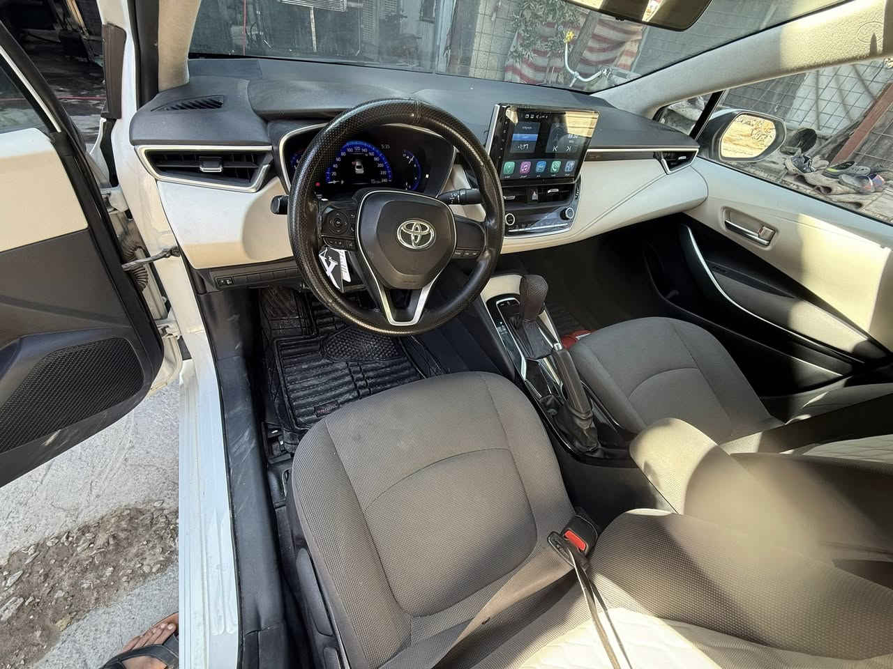 السلام عليكم كورلا 2022 خليجي ياباني بانزين فقط مو تجميع صيني
‏(SAS)
رقم اربيل الجديد  سنوية جديدة لل 2028
موصفاتها 
محرك 1800 بانزين 
بصمة + دخول ذكي 
نظام ترحيب عند اقتراب 
تبريد قطعتين 
حساس استشعار عن القتراب 
نظام قيادة ( سبورت وعادي ) 
كيجات دجتل شاشة 
حساس امامي و خلفي 
مانع انزلاق 
شاشة حديثة 
مري شفط 
حساس اطار وحساس مطر 
السيارة كفالة عامة من بارد والصبغ كفالة  عامة بعدهي بوضع شركة  حتى كتلوكات الشركة بعدهي بالضمان 
المكينة والكير كفاله
للاستفسار ***********
