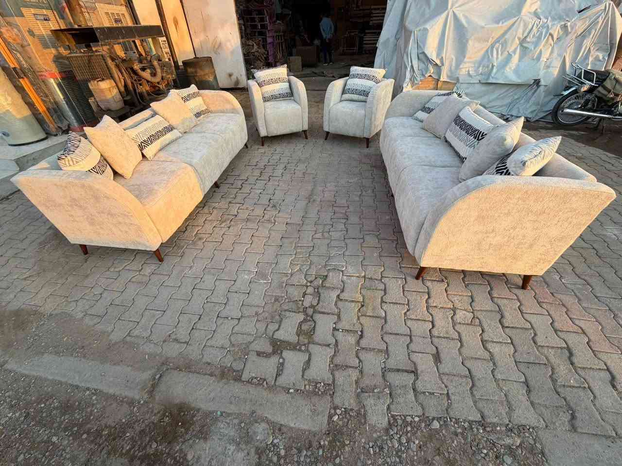 ‏بسم الله وعلى بركة الله 
 طلب احد الزبائن تخم 10نفرات  🤗

يقدم لكم معمل قنفات جود🥰
 🥰  كل ما هو جديد ومميز من انواع الموديلات التركيه🇹🇳 والعراقيه🙋‍♂️ عمل القياسات الخاصه والموديلات وحسب  طلب الزبون 🙋‍♂️🌷😍
اجود انواع الاقمشه 🙋‍♂️
خشب روسي 🇷🇺
اسفنج عراقي ضمان 🙋‍♂️
مع العمل على صيانة وتجديد القنفات القديمه 
اسعار منافسه وجيد 🤗
تفاصيل اكثر مراسلة الصفحه او التصال على الارقام التاليه 
*********** //***********. (أبو جود) 🙋‍♂️⚘⚘
الشارع العام  مقابل بانزين خانه الحكوميه مجاور المحكمه
