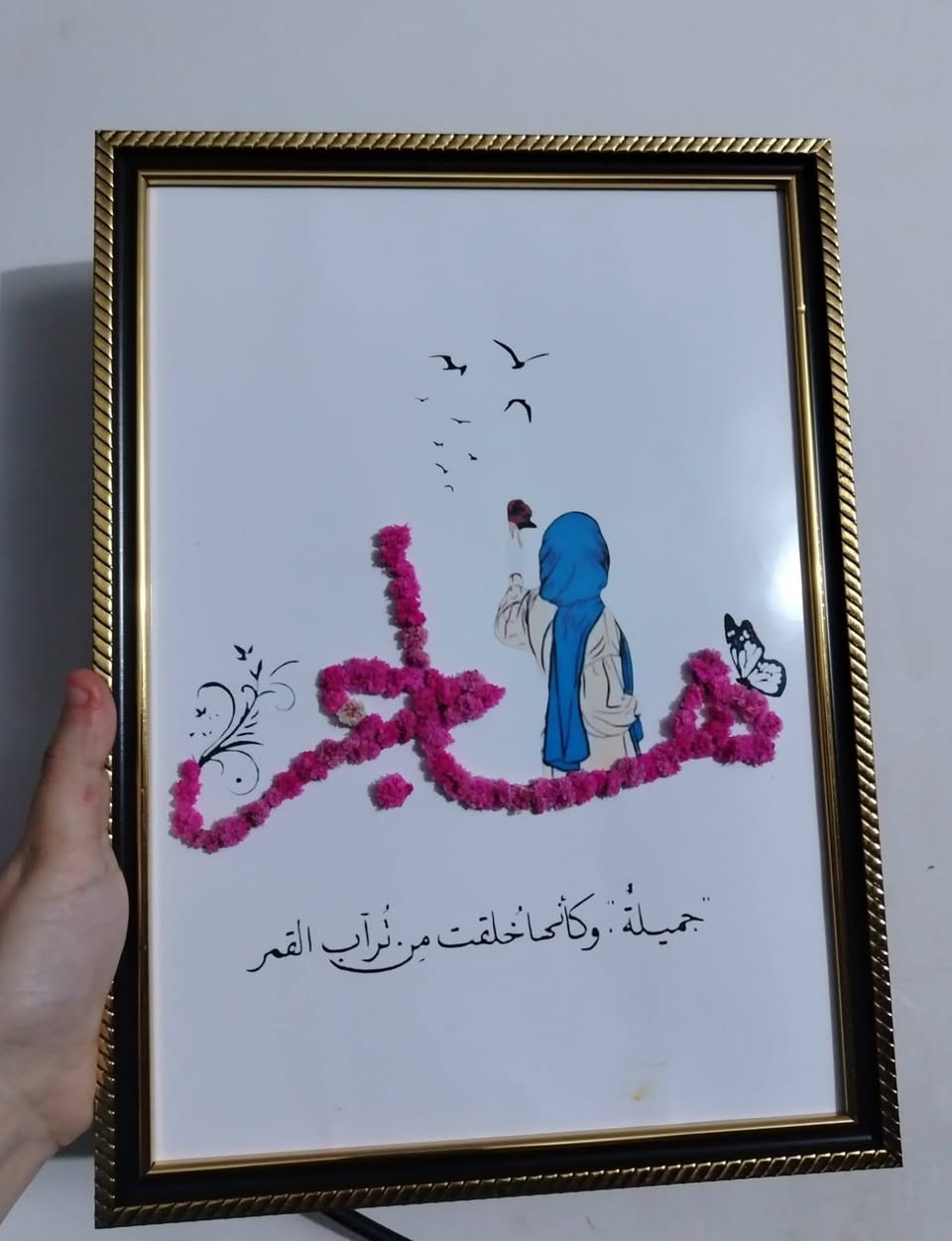 جمّلي مناسباتكِ بلمسة من فيونكة! 🎀
نوفر لكم:
✅ ستيكرات عصرية.
✅ لوحات فنية بتصميمكم الخاص.
✅ توزيعات أنيقة تليق بضيوفكم.
​اطلبي الآن وخلي مناسبتچ تطلع بأجمل صورة! 💖
📞 ***********"
