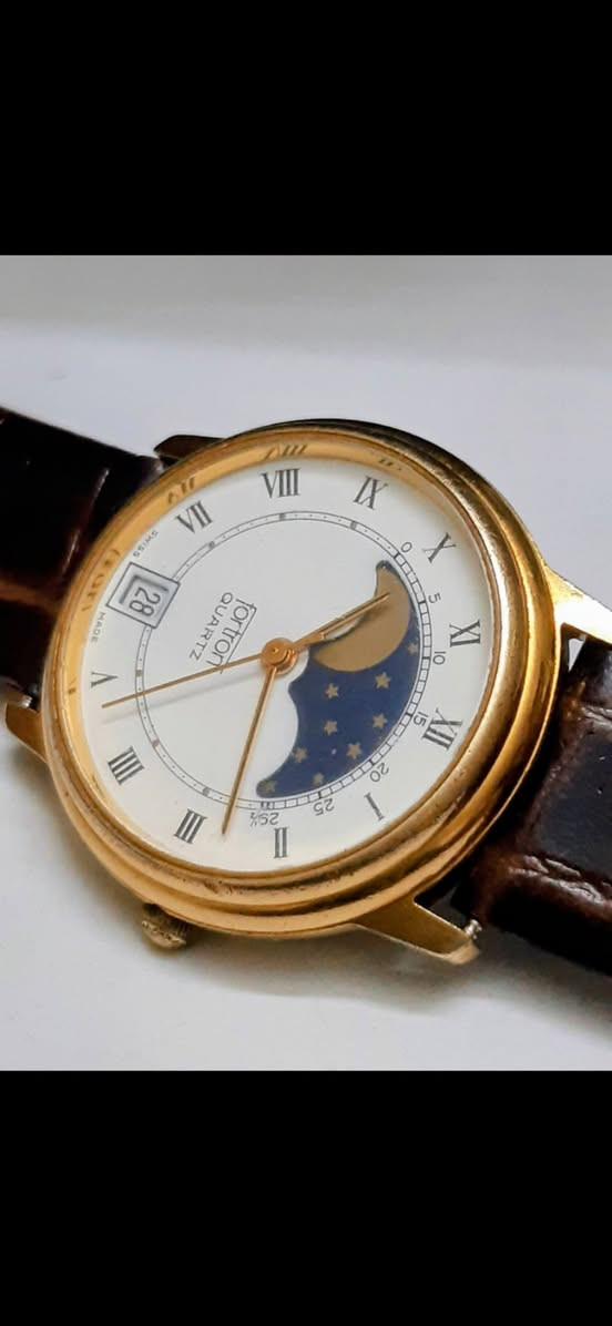 تحية طيبة .
#Fortron_Vintage_Swiss_Made_1990__Gold_Plated_Moon_Fhase .
#فورترون
إنتاج سويسري قديم 1990فنتج
بتصميم كلاسك
يتضمن تعقيد 
اطوار القمر (مون فيس) طلاء ذهب
أرقام روماني قطر 32mm ملم
كلاسك مع نافذة عرض التاريخ عند الرقم (6) نظافة تامة .
شحن وتوصيل متوفر لكل مكان ان شاء الله .


**إذا كنت صاحب هذا الإعلان وتريد حذفه لأي سبب، رجاءا أرسل رسالة إلى الدعم الفني**