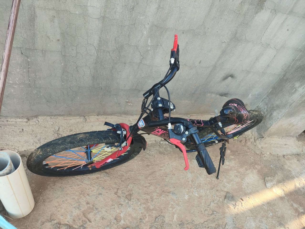 🚲 للبيع دراجة GK BIKE BMX بحالة ممتازة 🚲
إذا تبحث عن دراجة قوية، نظيفة، وجاهزة للاستخدام، فهذه الدراجة خيار ممتاز. تتميز بهيكل متين، وتصميم رياضي جذاب، وإطارات بحالة جيدة، مع فرامل تعمل بكفاءة، وهي مناسبة للاستخدام اليومي وللأطفال والمراهقين.
💰 السعر: 45,000 دينار فقط.
📍 الموقع: الفلوجة – النساف – الفلاحات، يم مركز شرطة الفلاحات.
📞 للاستفسار والتواصل: ***********
الدراجة كما موضحة بالصور، جاهزة للاستعمال، والله يبارك لصاحب النصيب.
