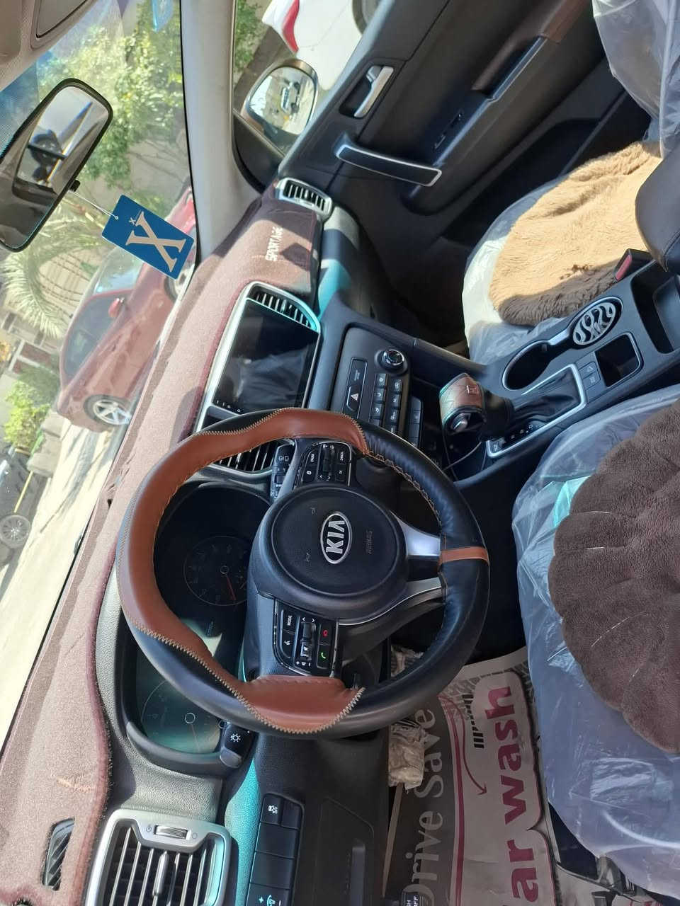 سبورتج وارد امريكي موديل ٢٠١٧ محرك ٢٤٠٠ GDI كير محرك مكفولات
لون جوزي ذهبي
حادثها جاملغ الايسر في امريكا
ومبدل الباب الخلف السكن 
كرسي كهرباء مع تدفئة الكشنات الامامية
رقم واسط سنوية باسمي تحويل مباشر مكاني بغداد
رقم الهاتف ***********
السعر 145 وبيها مجال حك الجية
