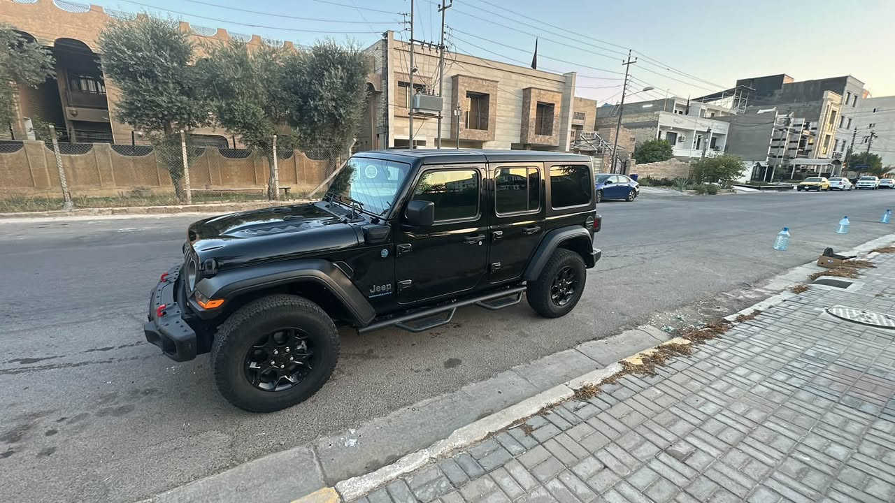 سلام عليكم من رخصة الادمن
جيب رانكلر  موديل 2023 ويلز بلكن 2000 تيربو  هايبرد وبنزين وكهرباء 3 انضمه ماشيه 60 ميل
رقم بغداد سنويه جديده هزه جديده 
سياره جديده كير مكينه تبريد مكفوله حادثها بسيط حلو بالتاير من جوه سياره مابيها اي نقص  ولا اي كلوب او جيك مشتغل بالدشبوول خير من الله السياره 
السعر 23500$ وبيها مجال للشراي 
مكاني بغداد - سيديه 
***********
