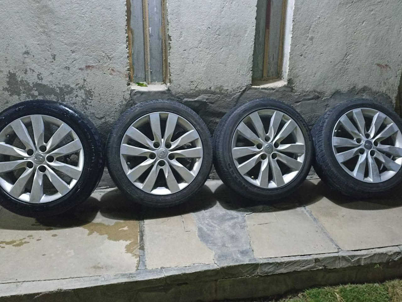 السلام عليكم
للبيع او المراوس 
تخم ويالة وتايرات حجم 17

الويالة: 
صناعة كورية وفول نظافة 
مكفولات من اي فطر او عواج او كسر
مصفرات بلنص 

التايرات: 
تخم اخوات حجمهن 17/45/215
نظافتهن80%

لسيارات: 
سورنتو
سنتافي
توسان
اوبتما
النترا
سوناتا
صول

العنوان بابل
السعر 225
الرقم ***********
