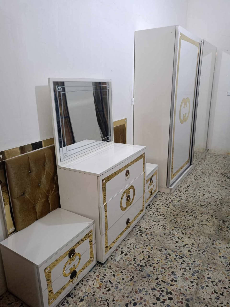 غرفة تركي 🇹🇷 مستخدام 5قطع  ✨✨
نضافه 90 💯
نظام سلايت 💖
السعر 425💖💸
مع شد🪛 ونقل 🚚  مجاني  داخل بغداد  محافظات بكروه


**إذا كنت صاحب هذا الإعلان وتريد حذفه لأي سبب، رجاءا أرسل رسالة إلى الدعم الفني**