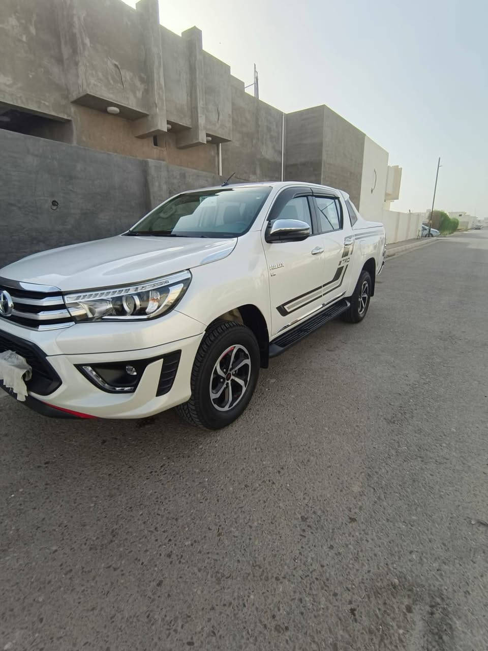 سلام عليكم 
للبيع هايلوكس ٢٠١٩ فول مواصفات TRD ٦ سلندر السياره كفاله عامه عده بارد جوه قبق البانزين على كد ٤ اصابع السياره ماشيه ٦٦الف حقيقي مكان السياره تكريت صلاح الدين السعر ٣١٠$وبي مجال قليل الاستفسار ع رقم هذا ما متواجد ع فيس ***********
