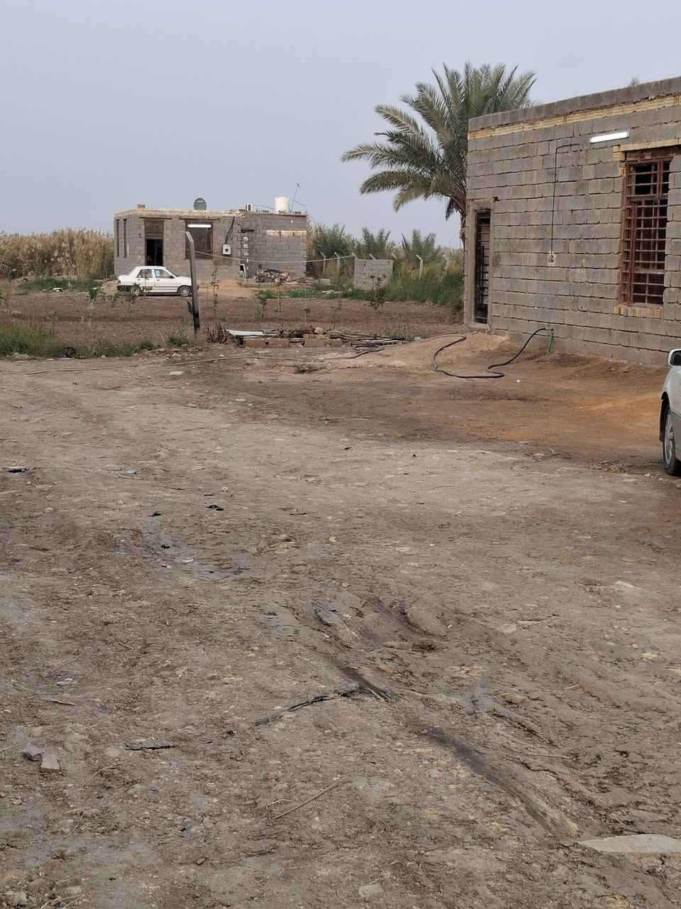 سلام عليكم يوجد دونم وربع 3100 متر يحتوي على بيتن واجها 26 عنوان كربلاء شارع جماليه قرب مدينه العاب نواره الاملاك 
ماع سقي وماء لساله مدارس مستوصف وخط مولد  تبعد 500 متر عن شارع العام والمدارس سعر 180 وبيه مجال عقد 117
للاستفسار 
***********
