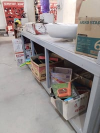 ميز حديد ثقيل جدآ القياس العرض ١٠٠ سم الطول ٢٢٥ سم ازتفاع ٩٠ سم حديد ث...