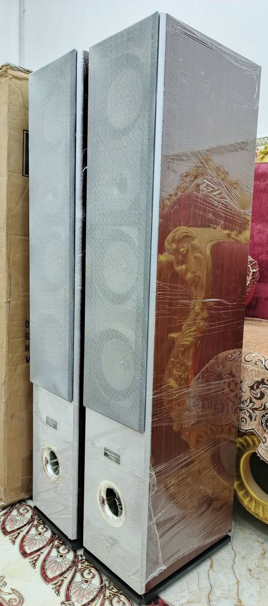 السلام عليكم .
توفر لدينا وجبة سماعات ماركة MAXSKT 
( تاور ) 4 واي . تحتوي علئ ٤ سماعات .نظام ميوزك تحتوي علئ كرت توليف داخلي .
القدرة من ٣٠ الئ ١٥٠ واط .
٤ الئ ٨ اوم ..وزن القطعة ١٤ كيلو .
الارتفاع ١١٢ سم العرض ٢٠ سم .العمق ٣٢ سم .
سماعات عملاقة بصراحة .
 خاصة للمضخمات المسرحية او للمضخمات بصورة عامة او تكدر تستخدمهم للقاعات والمناسبات . صوت وبيز رائع جدا نقي و مجسم 
متوفر عدد ٤ ازواج  .علما ان السماعات جديدة بالكارتون غير مستخدمة واحدة مفتوحة لغرض التوضيح ..للاستفسار او المراسلة موجود خاص او *********** البصرة .موجود توصيل شركة .
