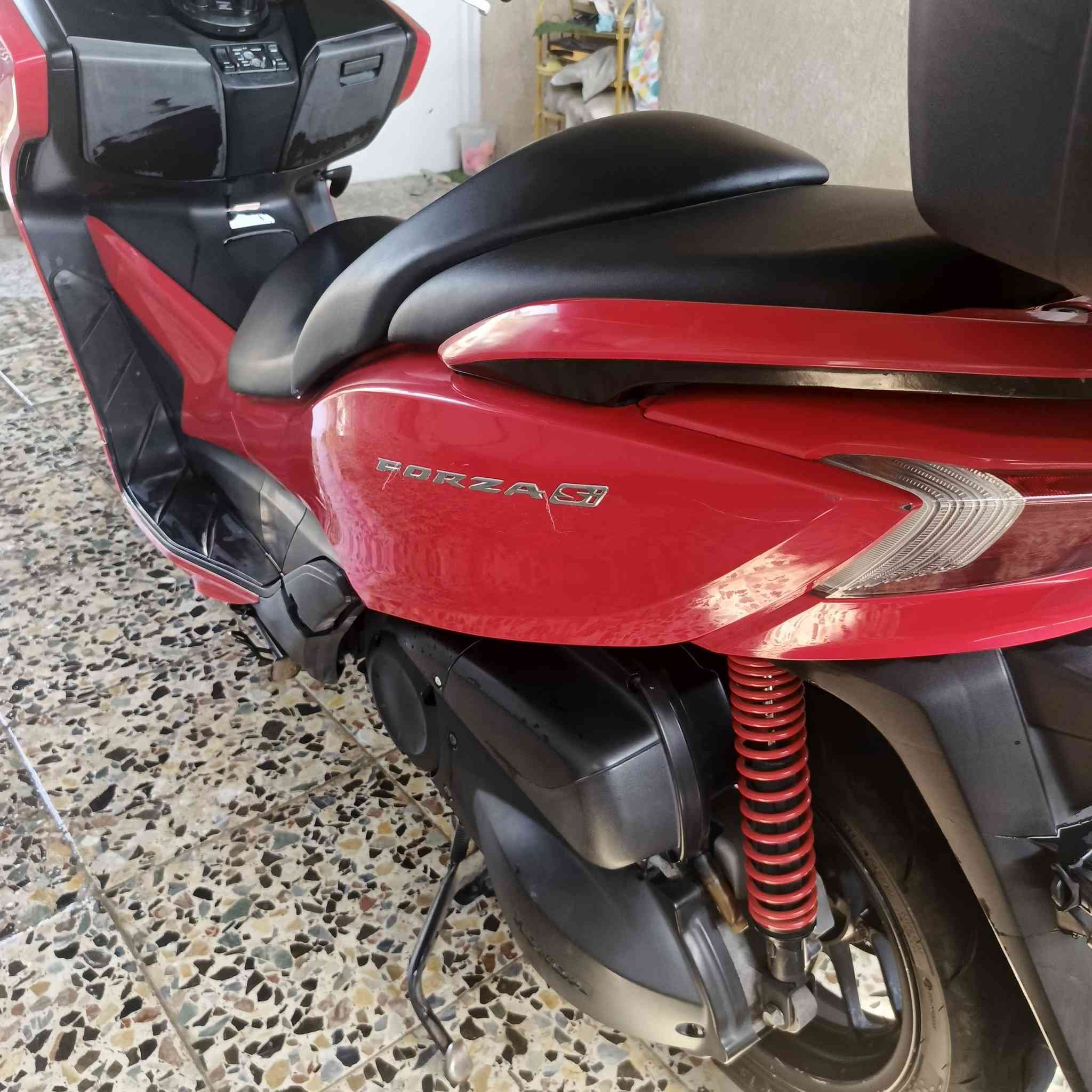 البيع صفر 12 
المكان بغداد العبيدي
الرقم ***********
ماشية ٢٤ الف
بيع بدون مراوس
