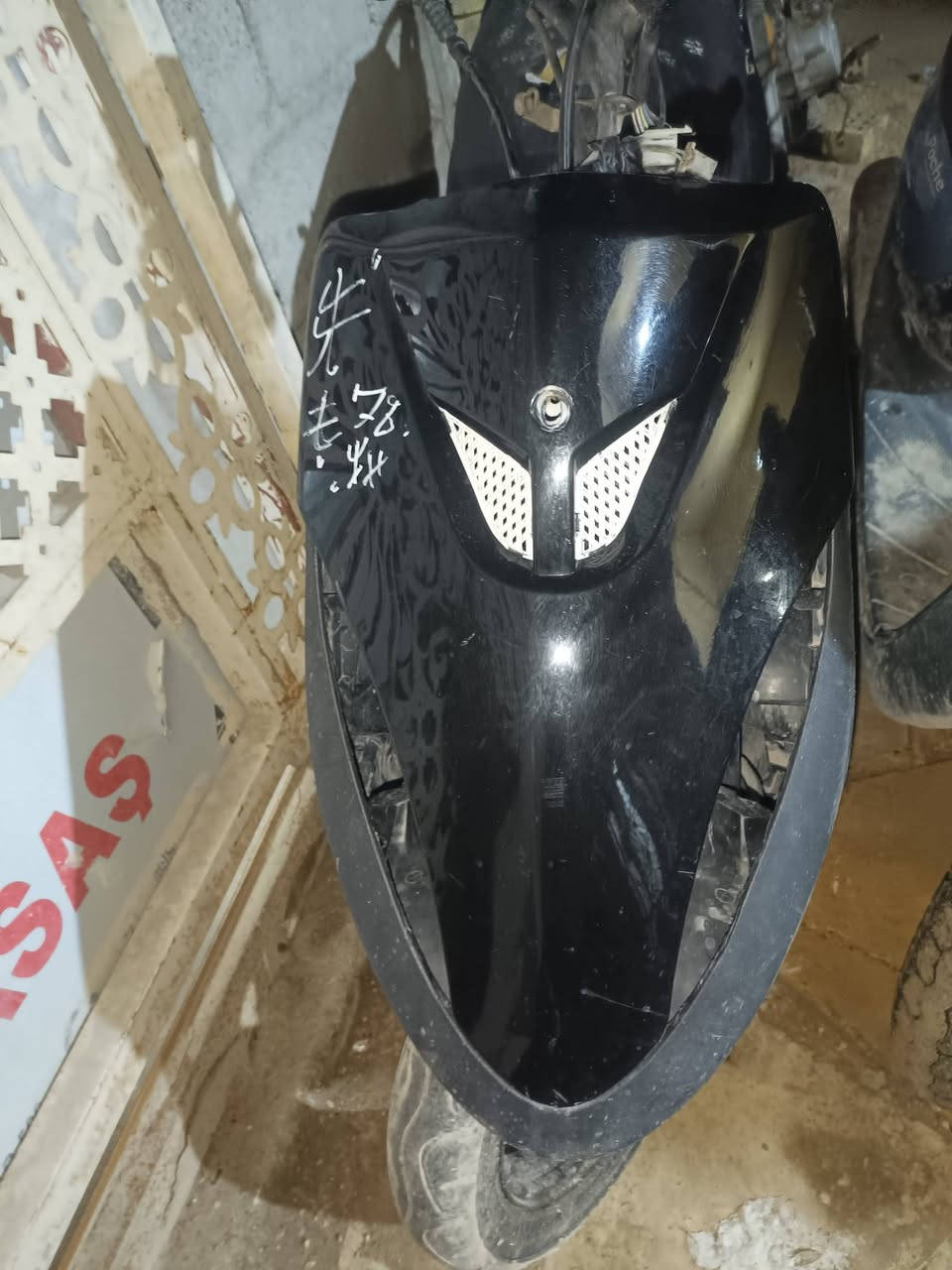 السلام عليكم. 
كفر ماكس عدله اربع ولفات 
كامل ولا ليطه طاكه مراوس ببلادي غير لون.
متواجد خاص


**إذا كنت صاحب هذا الإعلان وتريد حذفه لأي سبب، رجاءا أرسل رسالة إلى الدعم الفني**