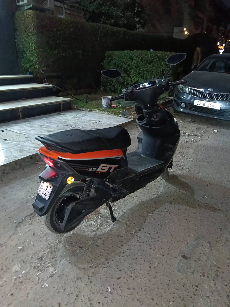 السلام عليكم
دراجة للبيع Bt شحن للبيع 
نظيفة جدا 
كير 3 نمر 
تشغيل عن بعد 
2 بصمة بعد
موديل جديد
بها مجال 650 فيها مجال العيون طيبين
للاتصال ***********
