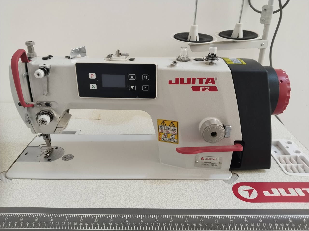 السلام عليكم مكينه نوع juita. F2. مكينه طك كارتون ما مستخدمه. السعر 400 وبيه مجال بسيط   عنوان طويريج الخيرات.  رقم الهاتف ***********
