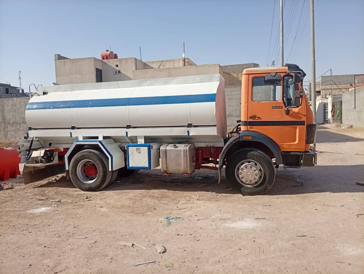 تنكر ماء مارسدس البه موديل ١٩٩١
محرك ٦
گير ٢٥
اكسل نص جيف
التانكي فوك ١٢طن
السياره جاهزه للعمل 
موجودة في ابي الخصيب 
السعر١٨٥ ورقه
***********
