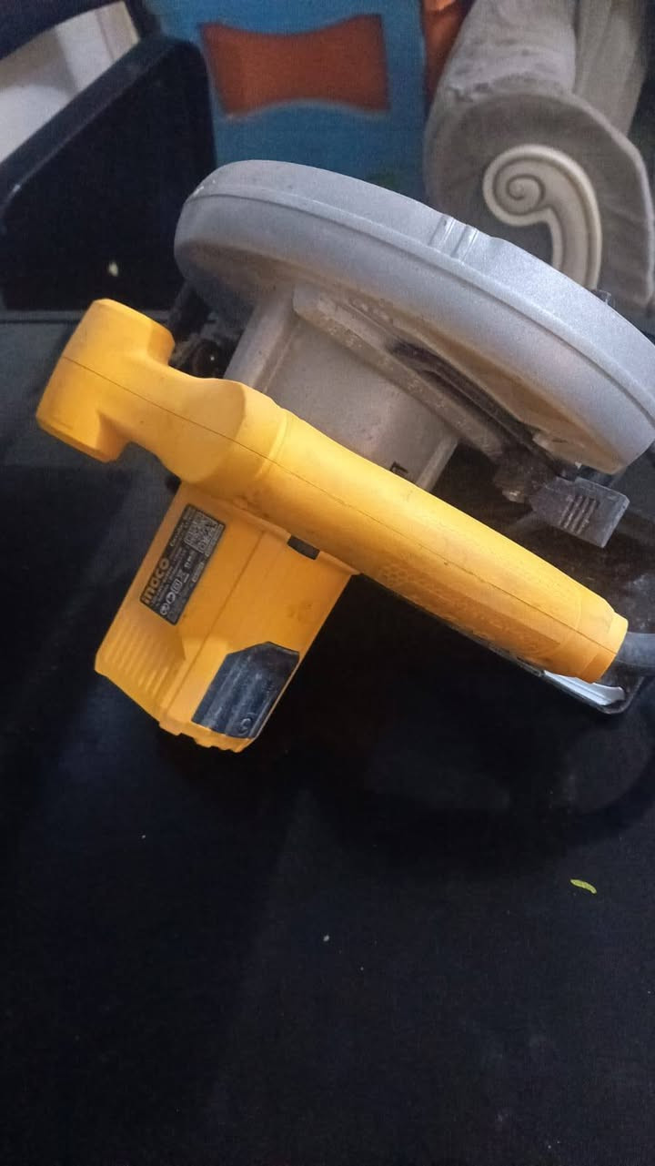 السلام عليكم غراض حداده للبيع مكاني بغداد حي العامل الاستفسار وتواصل على رقمي  ***********
