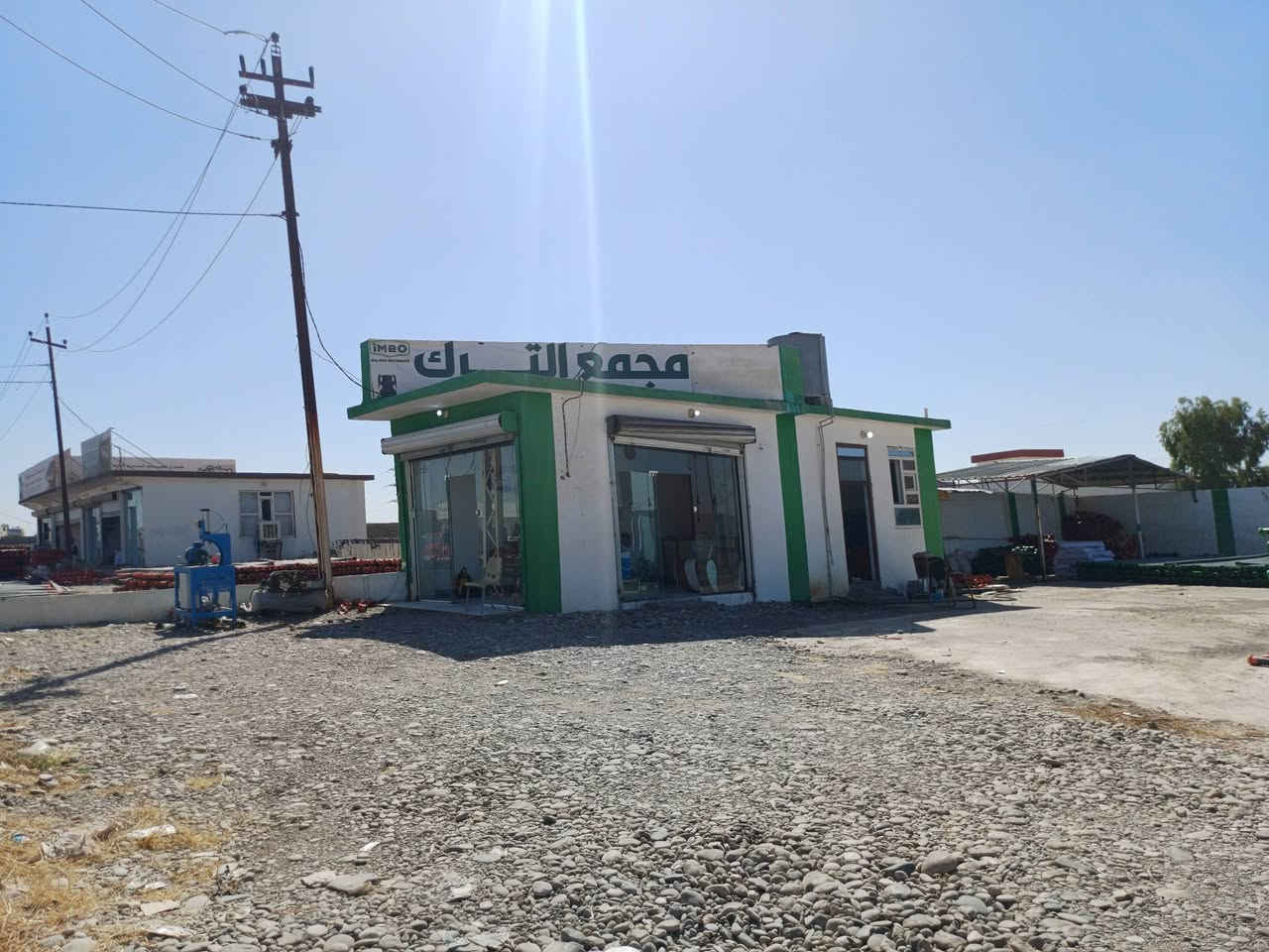 السلام عليكم..
كراج تجاري جاهز صب الأرضية مسلح يتكون من مكتب ٧في ٤. ومخزن ٤في ٣ وسقف جملون خزن ومجموعه صحيه بناء جديد متكامل عالشارع العام سايدين الزرعد مجمع المرشات ركن محطة كهرباء المظهورية..موقع مميز للاستفسار الاتصال على الرقم ***********
