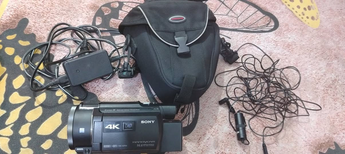 السلام عليكم تتميز هذه الكاميرا، Sony FDR-AXP55 Handycam، بقدرتها على تصوير الفيديو بدقة 4K العالية.تحتوي على ذاكرة داخلية بسعة 64 جيجابايت وجهاز بروجكتور مدمج لعرض اللقطات مباشرة.تستخدم عدسة Zeiss وتدعم ميزات تثبيت الصورة المتقدمة (Balanced Optical SteadyShot).تتضمن أيضاً أدوات تحكم يدوية وضبط بؤري ذكي عبر شاشة اللمس.
السلام عليكم تتميز هذه الكاميرا، Sony FDR-AXP55 Handycam، بقدرتها على تصوير الفيديو بدقة 4K العالية.تحتوي على ذاكرة داخلية بسعة 64 جيجابايت وجهاز بروجكتور مدمج لعرض اللقطات مباشرة.تستخدم عدسة Zeiss وتدعم ميزات تثبيت الصورة المتقدمة (Balanced Optical SteadyShot).تتضمن أيضاً أدوات تحكم يدوية وضبط بؤري ذكي عبر شاشة اللمس.


**إذا كنت صاحب هذا الإعلان وتريد حذفه لأي سبب، رجاءا أرسل رسالة إلى الدعم الفني**