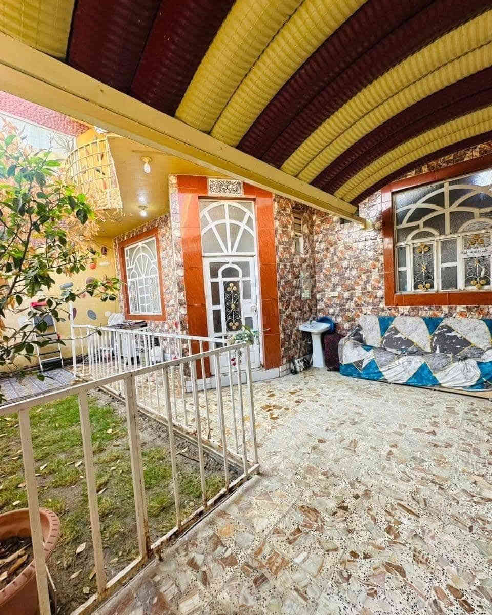 دار للبيع طابو زراعي سند 25 بمنطقة كراغول قريبة على الشارع العام بفرع السكلة 200م بناء طابقين 
الأول - 2 غرف نوم وهول وصالة ومجمع صحي مبنى الصلاة ومطبخ ومجمع صحي داخلي وخارجي 
الثاني - 4 أربع غرف نوم ومجمع صحي 
مع حديقة وكراج سيارة والبناء جديد عالي عن الشارع 
السعر/ 175 مليون قابل للتفاوض 
للاستفسار مراجعة مكتب الامين للعقار الشارع الخدمي للجمعية خلف مستشفى الفيحاء الاهلية 
أو الاتصال على الارقام التالية 
***********       ***********
