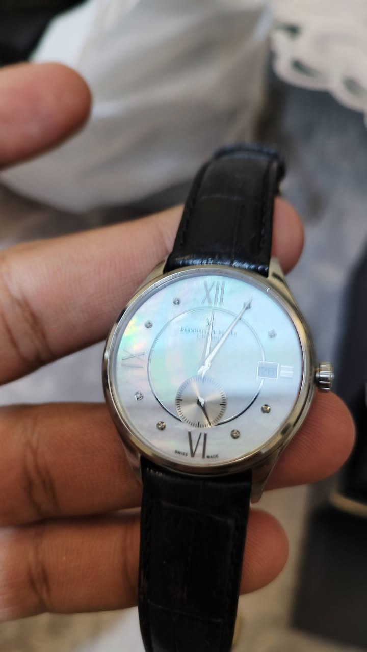 يالله  ساعات بيرناد  اج ماير نسائي  عدد 6 قطع   بيهن جديد + مستخدم  السعر من 100$ لحد 140$  كلمن وسعرها  معه المرفقاة الاصليه  يوجد خدمة توصيل


**إذا كنت صاحب هذا الإعلان وتريد حذفه لأي سبب، رجاءا أرسل رسالة إلى الدعم الفني**