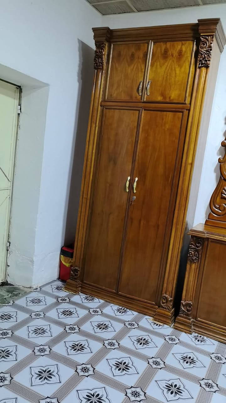 مكلف بالنشر غرفه خشاب للبيع بعده جديده للتواصل ***********

