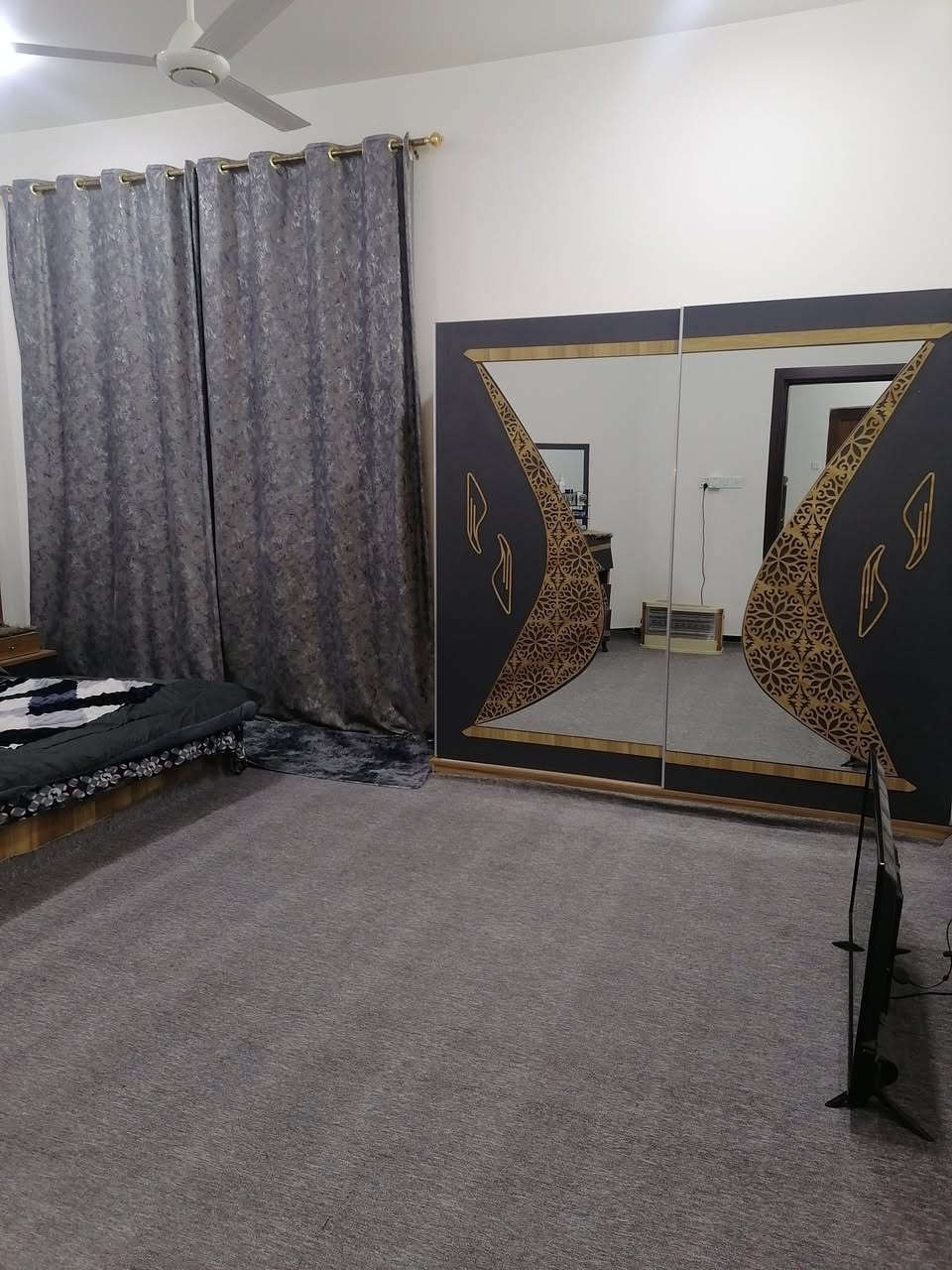 بيت ٢٠٠ مترللبيع طابقين كونكريت حي الحضارة المربع الاول مكان مميز وخدمات كاملة بناء درجة اولى 
استقبال وصالة ومطبخ وغرفتين نوم وصحيات ومناور كراج مع سقيفة الأرضية مرمر
فوك ٣غرف وصاله وصحيات 
للاستفسار *********** او***********
