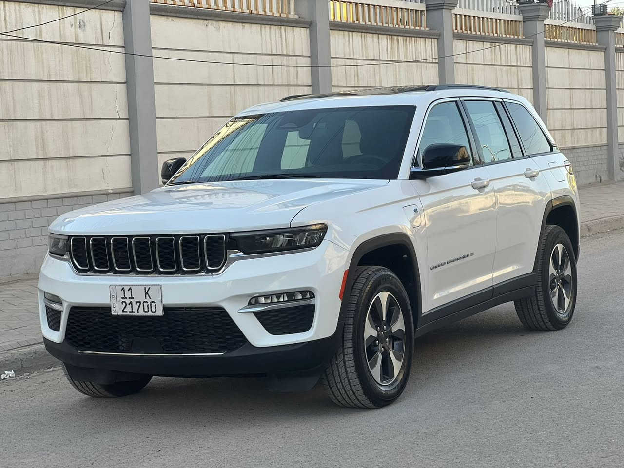 جيب كراند شيروكي هايبرد 2024 (( بدون اي نقص )) ‼️
بدون ايربالك 
 ماشية 80km
حادثها موضح في الصوره جاملغ خلفي صبغ + بنيد تبديل نفس لون
السعر : 310& وبيها مجال 
 ***********
🔴رقم شبه مميز ((21700))
🔴 خمسة راكب المرغوب👍
🔴 رادار 360 درجة
🔴 تعريب جمع الشاشات 
🔴  تحديد مسار  
🔴  تبريد قطعتين امامي + خلفي تحكم  
🔴 ️خمس انضمة قيادة 
🔴 بانوراما على طول السيارة
🔴 دفع رباعي. 
🔴 كير ماوس مع وضعيات القياده المختلفه للجبال والطرق الوعره والرمال والطين
🔴 شفتات ستيرن 
🔴 هاند بريك بصمه 
🔴 ️مقود جلد + تدفئة 
‏🔴  Reverse Tilt Mirrors المرايا  المائلة عند الرجوع 
مواصفات 
1️⃣ لايتات لد 
2️⃣ تدفئه  كشنات
3️⃣ شاشات دجتل  شاشه كبيرة مع نفكيشن GPS بدون نت 
4️⃣ كراسي خزن ميموري  
5️⃣ سستم صوت ALPINEو دمام خلفي بلادي 
6️⃣ تشغيل عن بعد
7️⃣ نظام محاكاة العجلة الذكي 
8️⃣ نظام ملاحة 
9️⃣ نظام قيادة ذاتية
