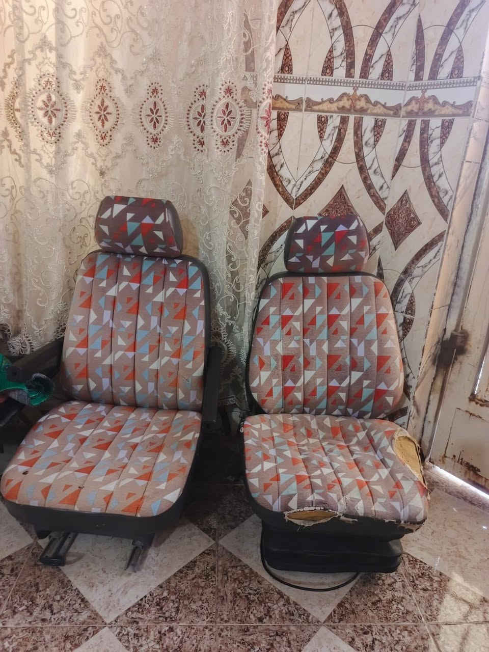 سلام عليكم عندي كشنات مال البي كرواتي واحد هوه واحد عادي مثل ما موضح بالصوره شغال الهوه مابي شي سعر 450 
رقم هاتف ***********
