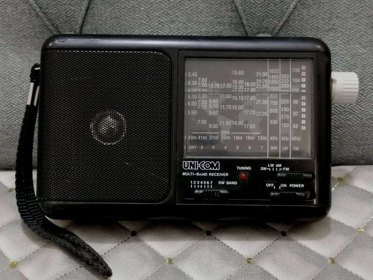 حلل واخذ
راديونات للبيع
١. سوني ٣ موجات ٥ محطات خزن بحث تلقائي ٤ باتري قلم وكهرباء 
٢. سوني موجه واحده fm ٣ محطات خزن وبحث تلقائي
٣. جهاز un. Com ٤ موجات صيني مصدر الى اوربا سحبه fm كلش ممتاز ٢ باتري قلم 
المكان بغداد البياع ***********
