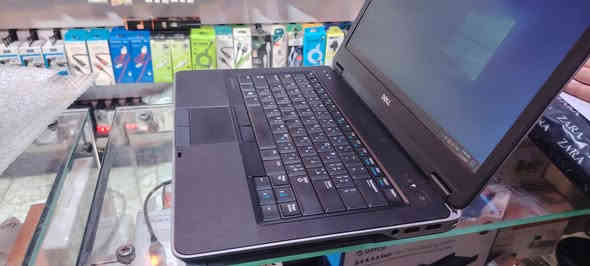 أداء ثابت وسعر 155 الف بس 
الميزة | المواصفات

المعالج | Intel Core i5 – الجيل الرابع فئة M (ممتاز للأعمال المكتبية والبرمجيات)
الذاكرة (RAM) | 8GB DDR3
التخزين | 256GB SSD سريع
الشاشة | 14 إنش 
كرت الشاشة | Intel HD Graphics
لوحة المفاتيح | عربي + إنجليزي
الحالة | نظيف ومجرب 100%
السعر للقطعة | 155,000 د.ع شامل كامل
L

الملحقات:

شاحنة أصلية
حقيبة مجانية
ماوس هدية

الضمان:

✔️ فحص عند الاستلام
✔️ استبدال لمدة 10 أيام (إذا بيه أي عطل)

للتواصل واتساب:

📞 ***********

---

🎯 موجه لـ:
الطلاب، الموظفين، الدوائر الحكومية، الأعمال المكتبية، والبرمجيات الخفيفة – جهاز عملي، قوي، وسعره مناسب جدًا للدوام اليومي.

💪 أداء ثابت ومجرب — معالج i7 فئة M يقدم سرعة ممتازة للمهام اليومية، مع SSD يضمن إقلاع سريع وفتح برامج بدون انتظار.

---

📦 قبل التسليم نفحص كل جهاز بدقة حتى تتسلم قطعة نضيفة ومضبوطة 100% ❤️
