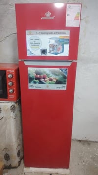 ثلاجة ١٠ قدم • مستعمل اسبوع • مكاني الايمن
