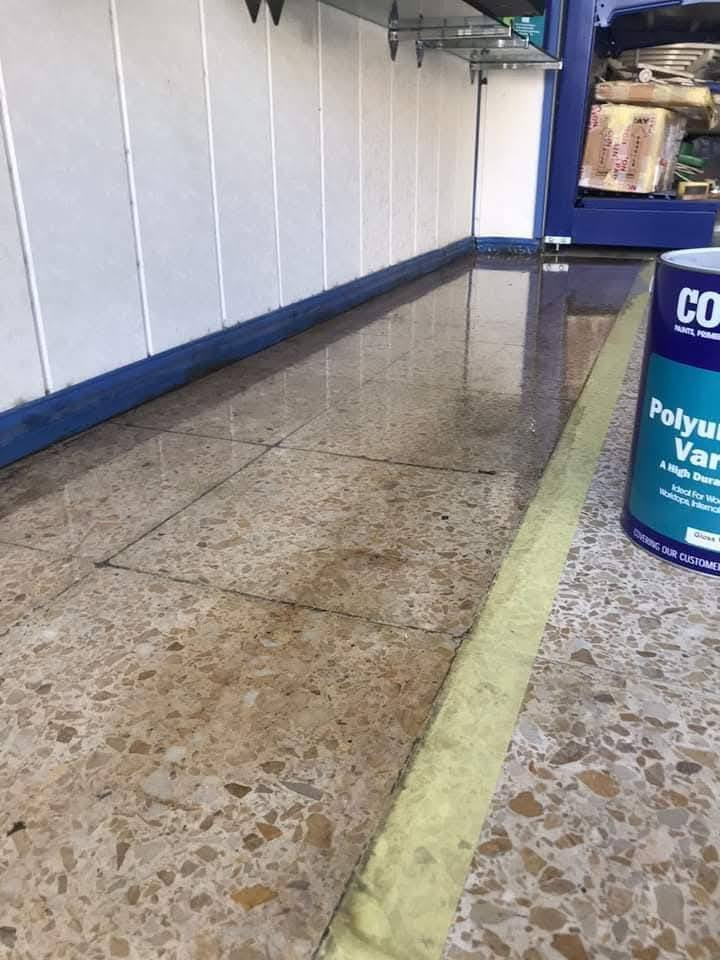 5لتر طلاء ورنيش  بوليورثين الشفاف  حزمة واحدة مع الثنر المصلب فقط هذا الحجم
تغطيه اسوي 70 م٢
 للحماية والعزل سيلر 
تطبيق  على ارضيات الاخشاب والأثاث  وحتى الكاشي للاستعمال الداخلي فقط
يمكن استعماله 3 طبقات
اساسي وسط  وخاتم في نفس العلبه   

مخزن بغداد كمب ساره   اوالاستفسار توصيل بغداد والمحافظات ***********
