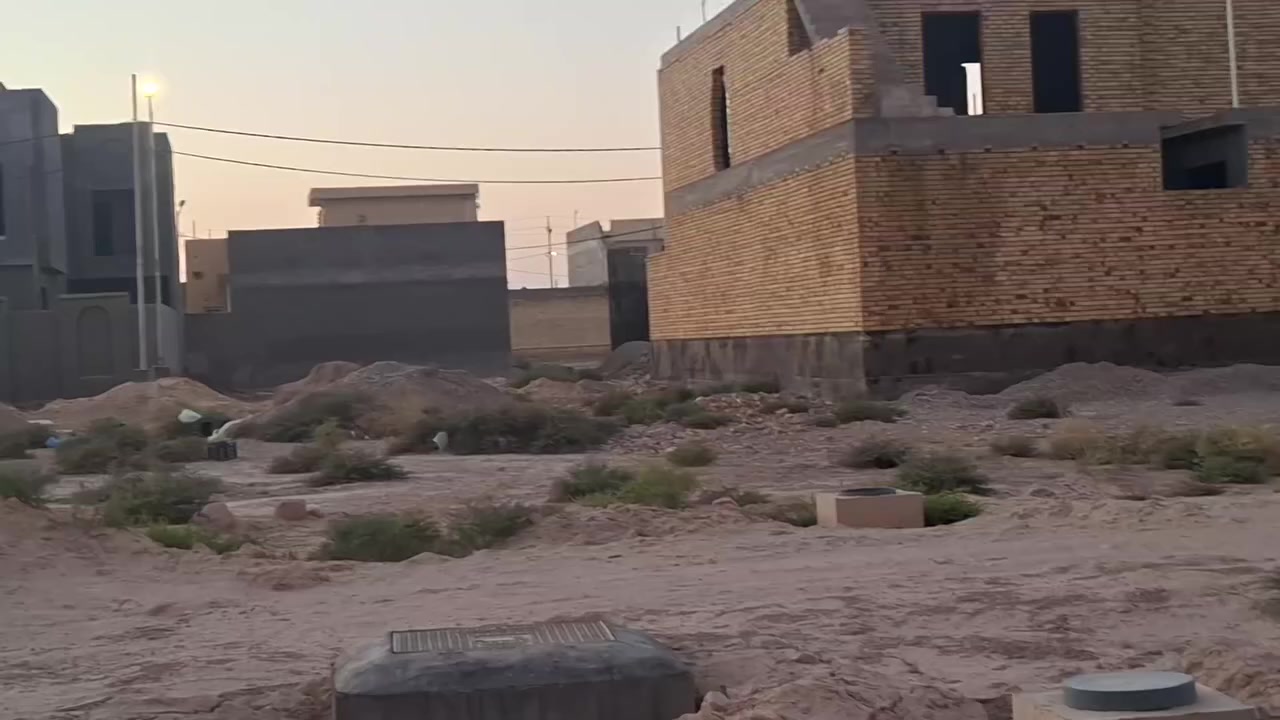 بسم الله الرحمن الرحيم اللهم صل على النبي محمد آل محمد ،،، يعلن حاتم كريم الجليباوي للعقار للعقار قطعة ارض طابو صرف للبيع للبيع المساحة ٢٥٠م قضاء بدره حي المنتظر(ع) خدمات ماء كهرباء مجاري مقبل على تبليط للإستفسار الإتصال *********** ***********
