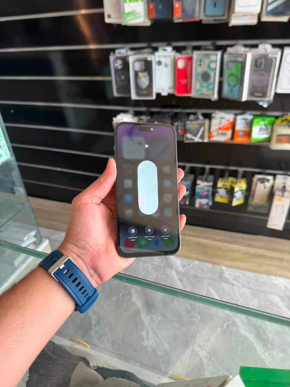 السلام عليكم
📱 آيفون 14 برو ماكس
💾 ذاكرة 256GB
🔋 البطارية 85%

الجهاز:
✔️ كله شغال (نت + صوت + اتصال)
✔️ ما بيه أي خلل
✔️ مبدل شاشة نوعية كلش حلوة (ألوان وسرعة ممتازة)
✔️ Face ID شغال 100%
✔️ نضافه فول
 مكاني بغداد مدينه الصدر 
🔒 كفالة + ضمان يوم كامل للفحص

💰 السعر: 540 ألف (نهايته)

📞 للتصال فقط: ***********
