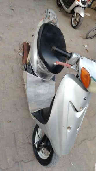 سلام عليكم
دراجه عصفوري للبيع 
جاهزه كلشي شغال لايت عالي وناصي 
اشاير شغالات وبك لايت هورن شغال 
شرط النهضه والمعدل والنعومه 
عوزها باتري فقط 
تواير جدد 
ضفيره كلها كبس ما بيها جطل 
دراجه حلوه ما متعوبه 
سعرها 300 وبيها مجال 
***********
